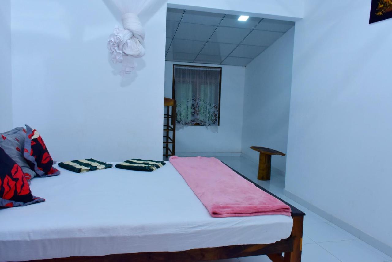 Brookline Safari Resort Udawalawe Buitenkant foto